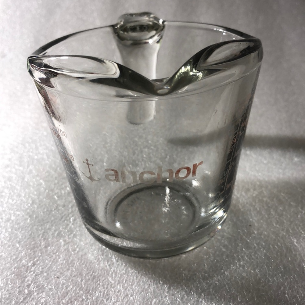 Anchor Hocking measuring glass cup